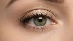 Wie man die Augen ohne sichtbare Linien betont: Anleitung zur Anwendung des Interlash-Eyeliners. Perfektes Make-up für jeden Tag in nur 3 Minuten!
