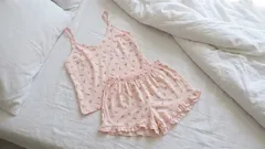 Wie viele Nächte kannst du einen Pyjama tragen, bevor du ihn waschen musst: Wir geben dir die genaue Antwort.