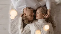 Wie erkennt man, dass jemand in einen verliebt ist? Spiegelbild im Gespräch