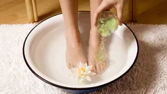 Essig-Salz-Fußbad: Was sind seine Vorteile und wann sollte man es anwenden?